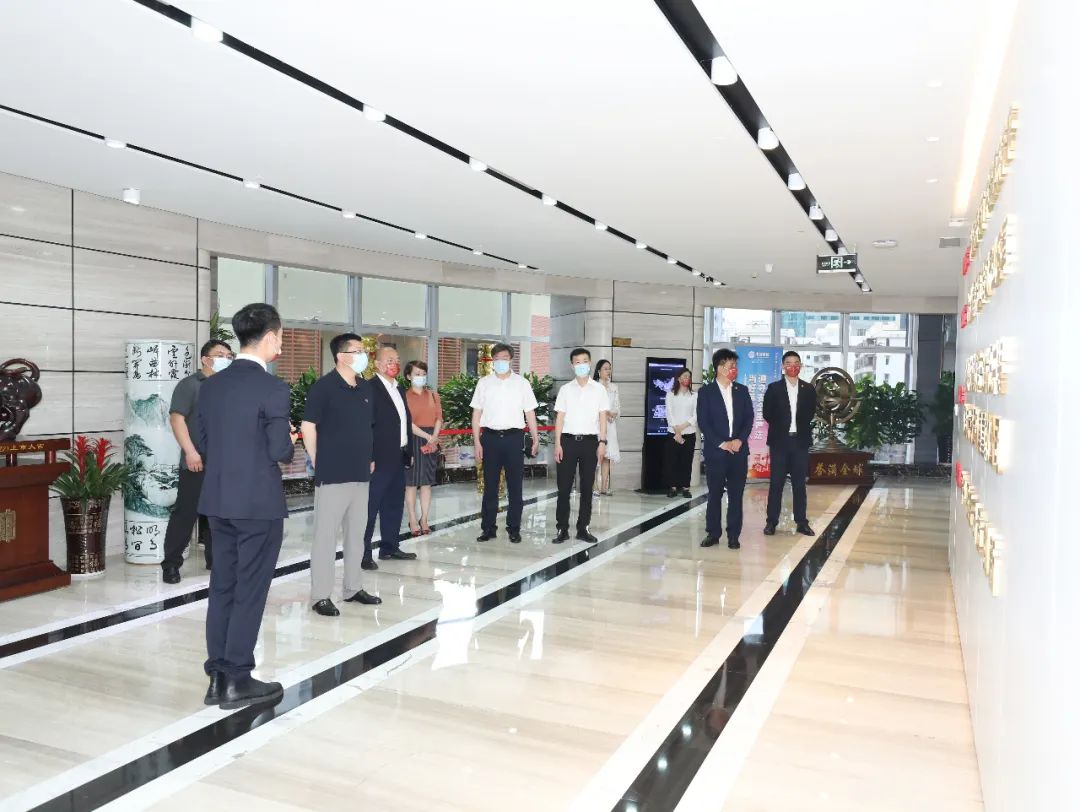 青岛市政协副主席、崂山区委书记张元升一行莅临尊时凯龙人生就博建设调研考察